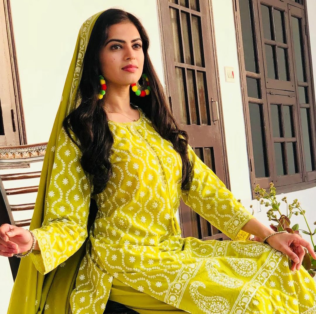 Pompom Chandbalis-Tricolor image 5