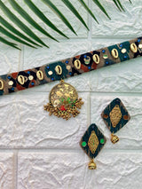Ikkat Shell Choker with Earrings image 1