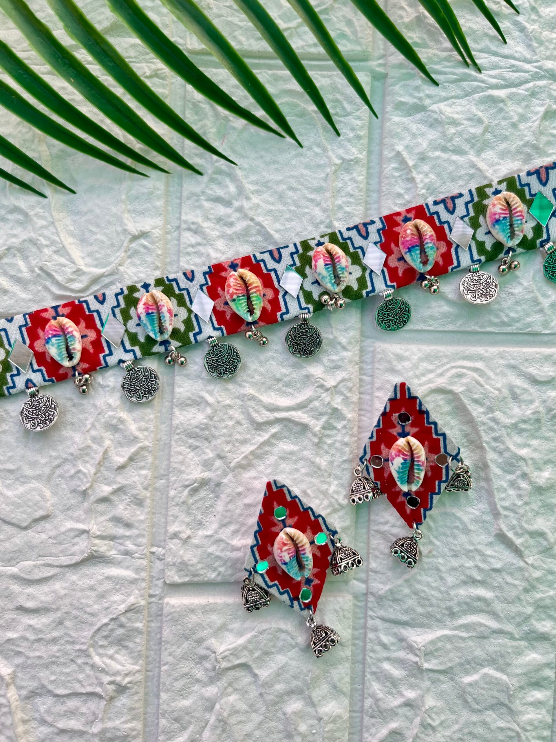 Printed Shell Choker with Earrings image 0