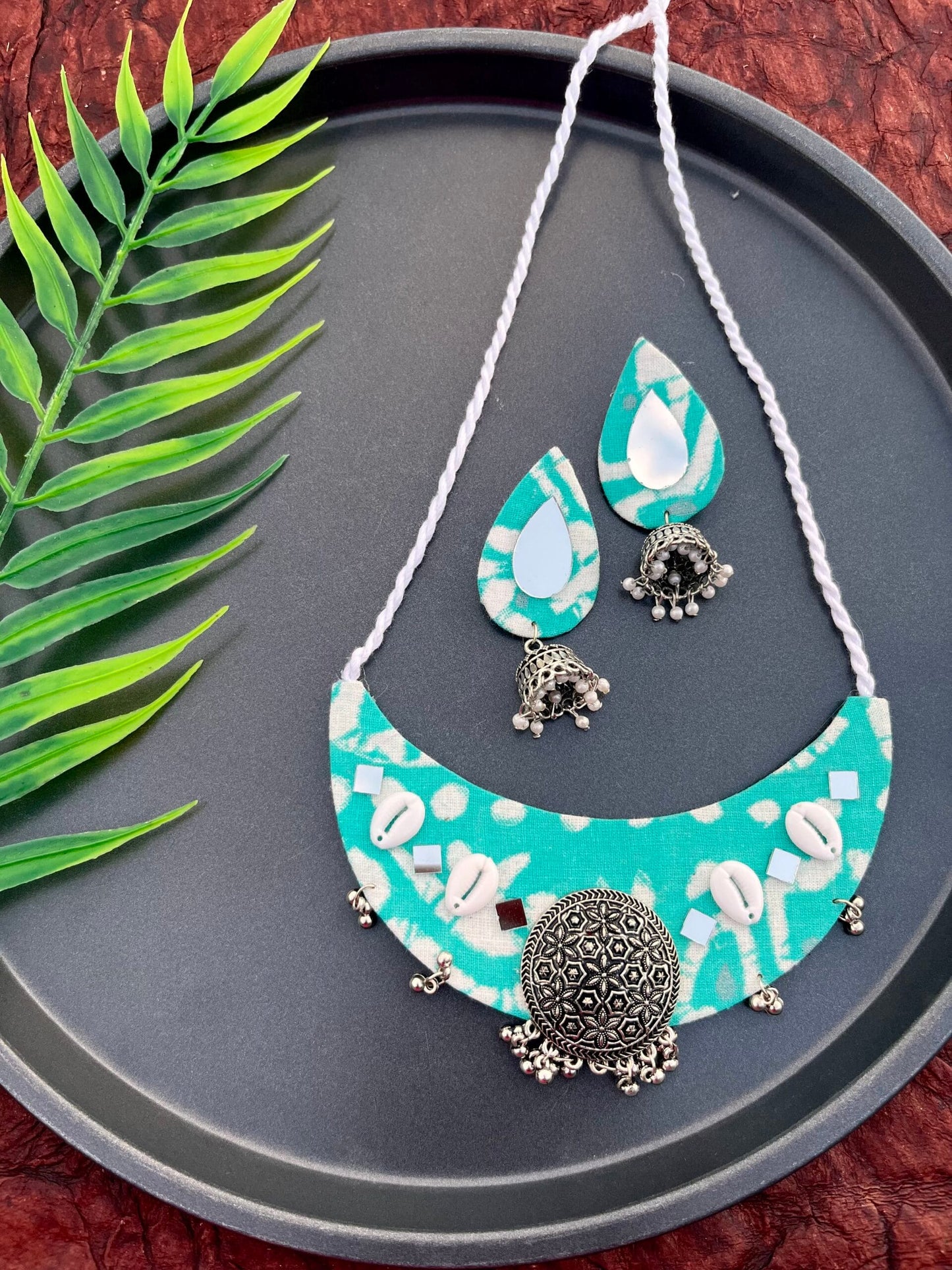 Printed Shell Neckpiece Set image 0