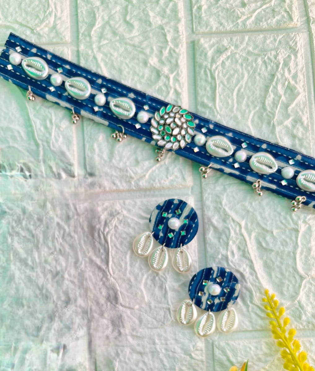 Indigo Shell Choker With Earrings image 0