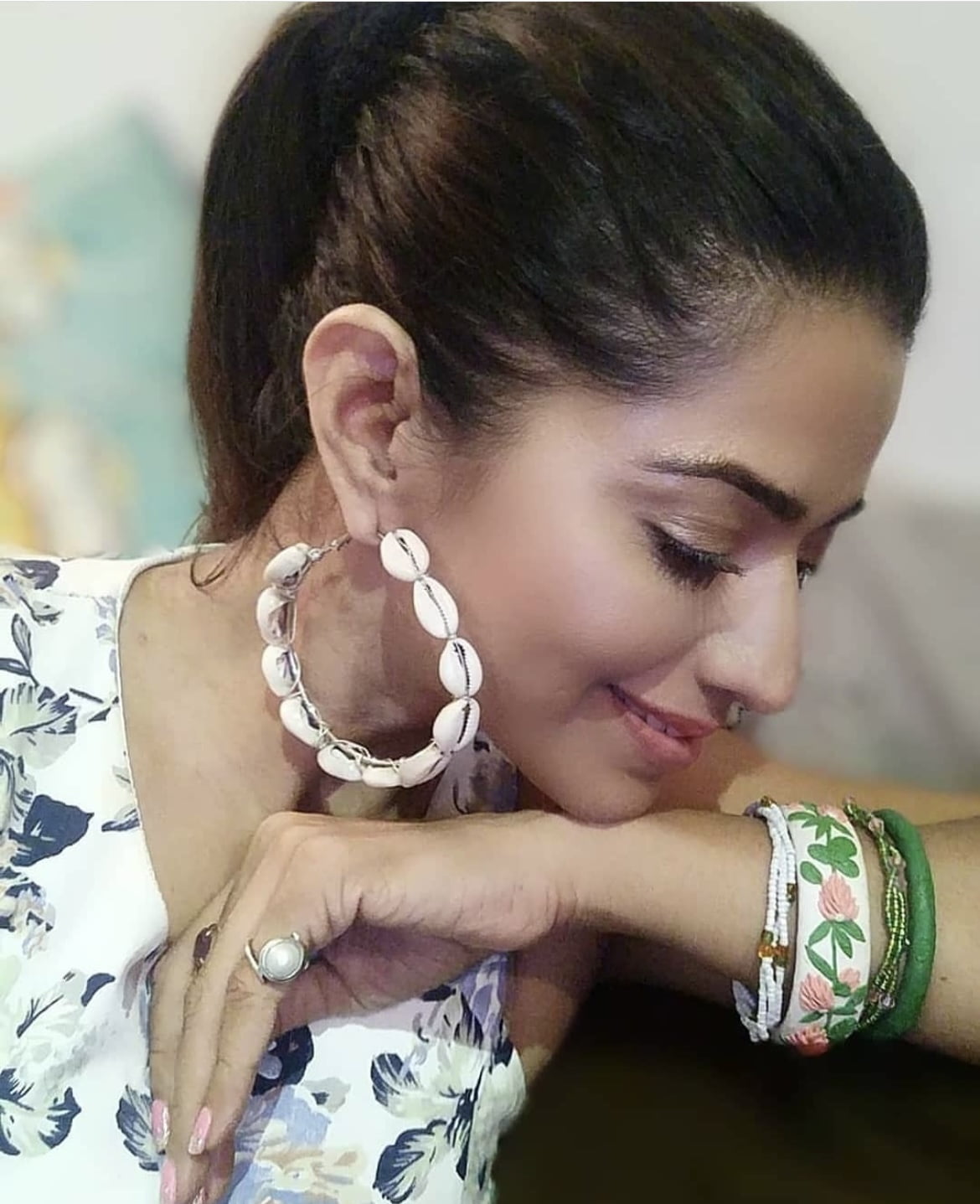 Round Shell Hoops image 4