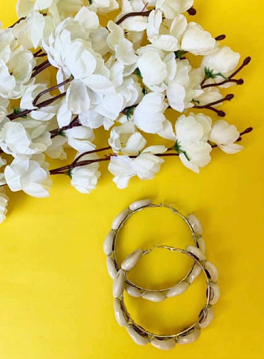 Round Shell Hoops image 0