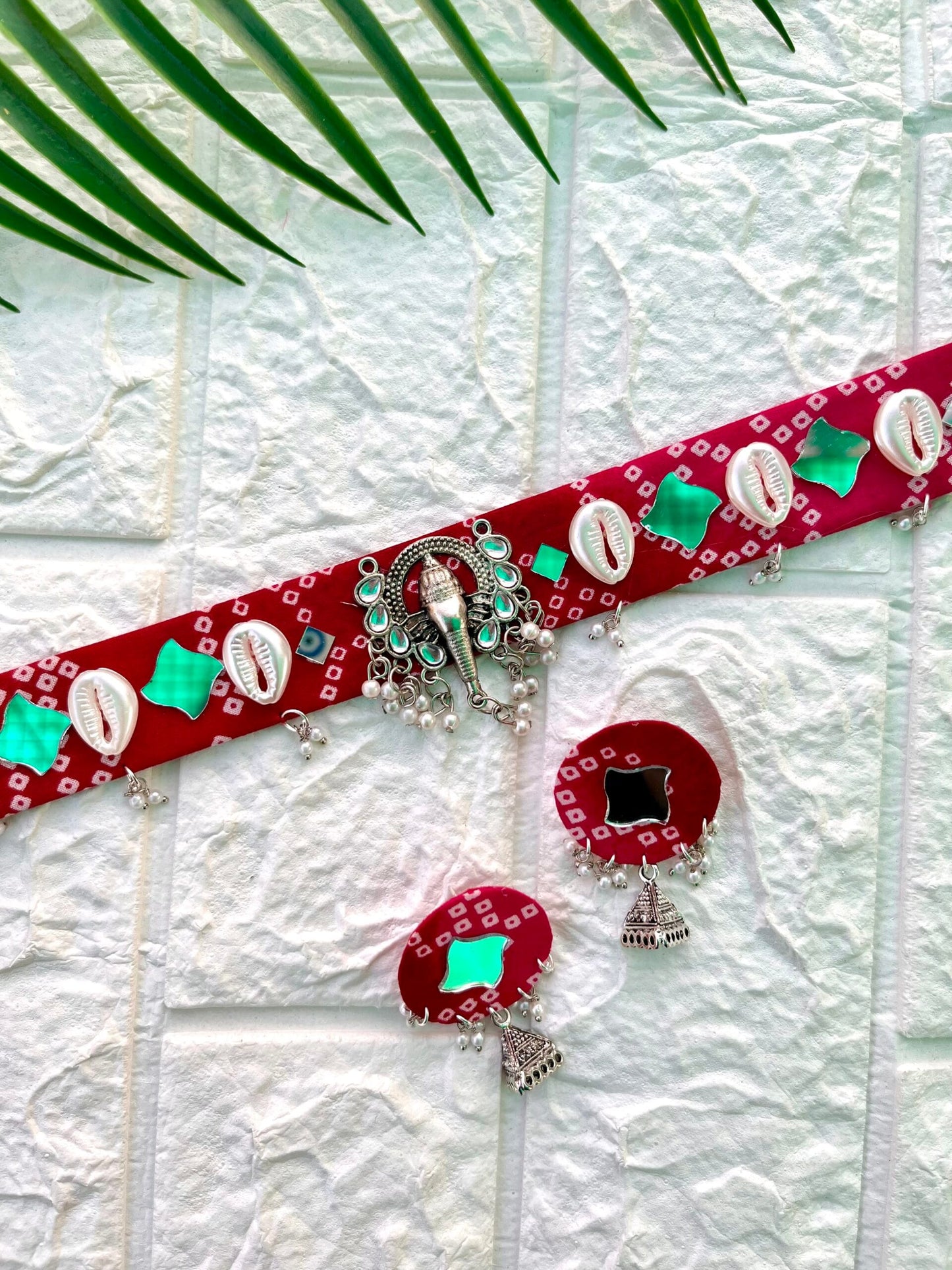 Bandhni Ganesha Choker with Earrings image 1