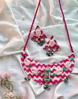 Zigzag Shell Neckpiece Set image 1