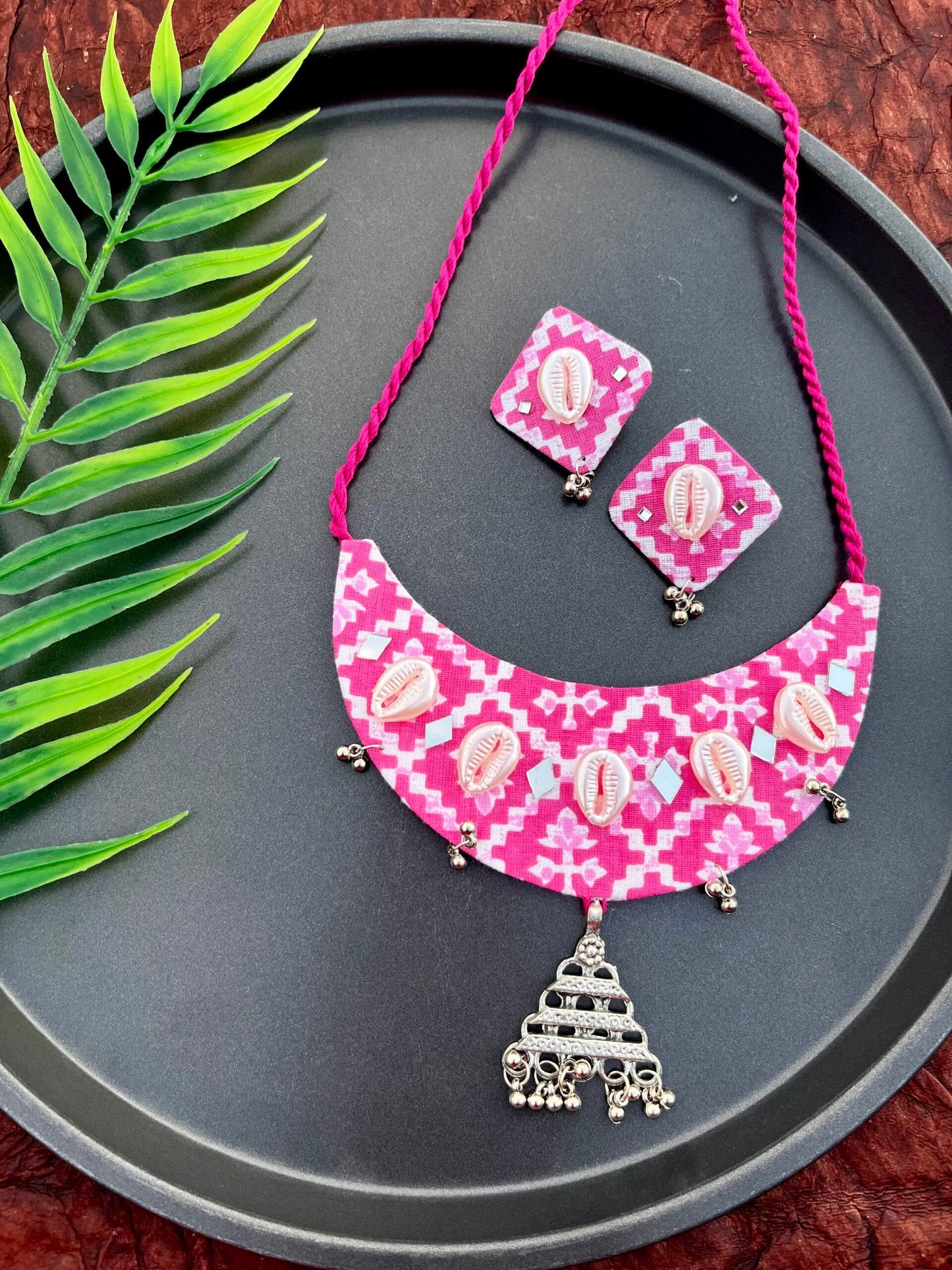 Printed Neckpiece Set image 0