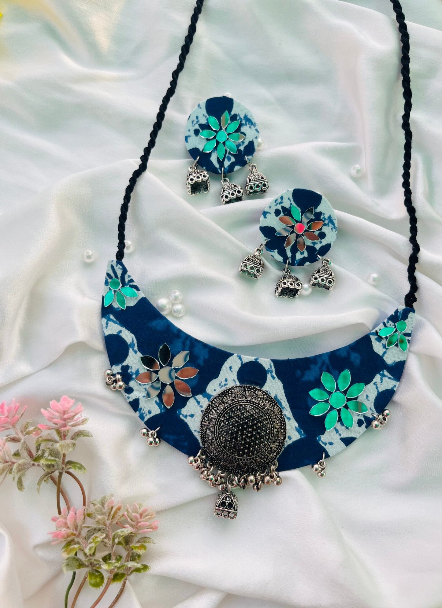 Oxidized Mirror Neckpiece Set image 0