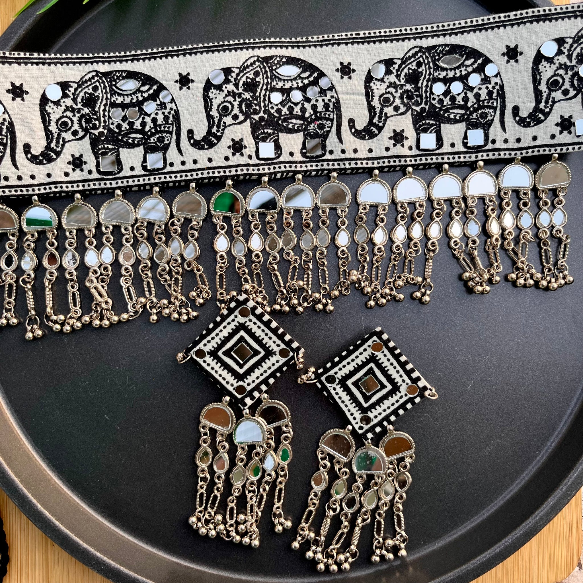 Hastika Heritage Choker & Earrings Se