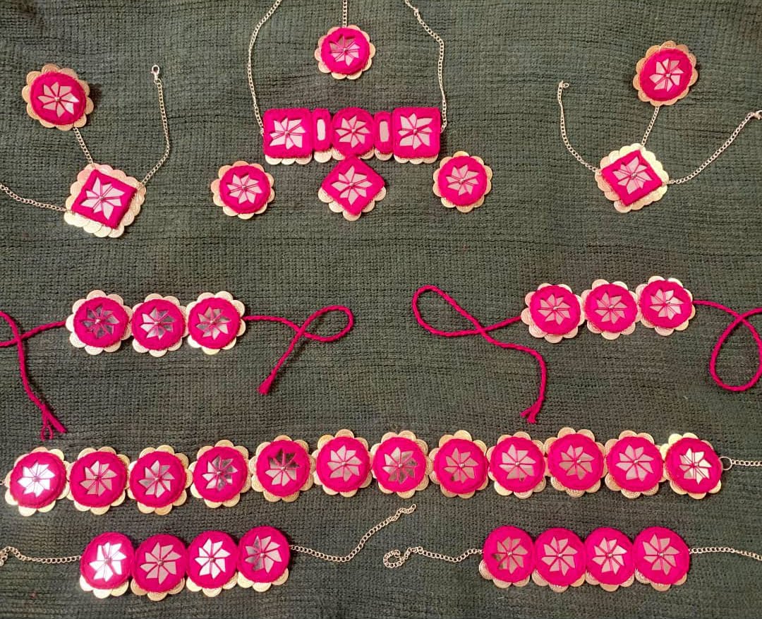 Bridal Mirror Set image 0