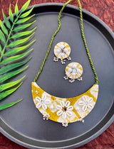 Tie-N-Dye Shell Neckpiece Set image 0