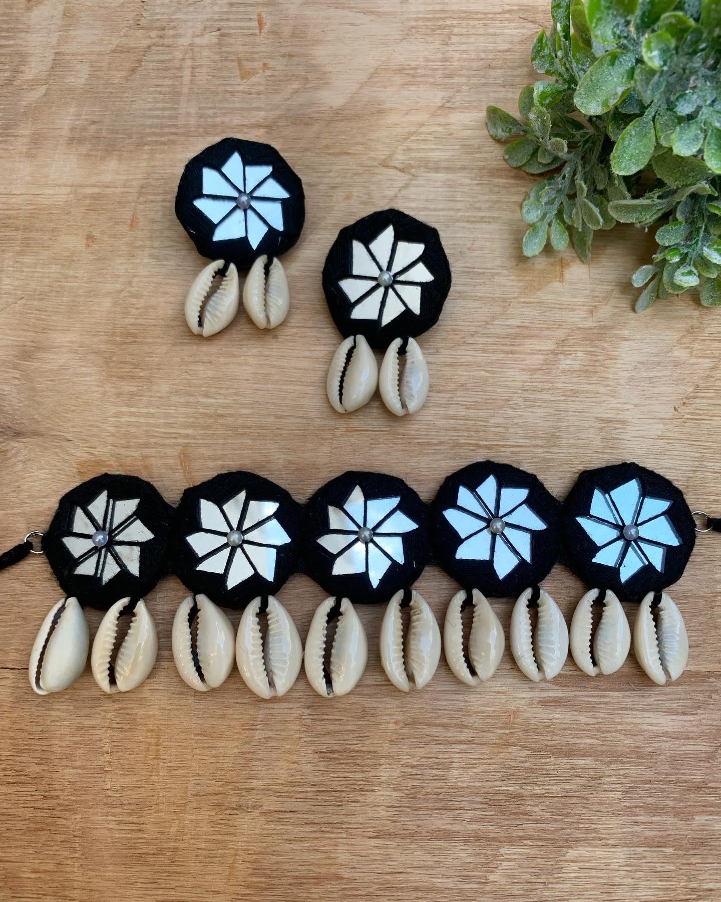 Round Mirror Jewellery Set image 0