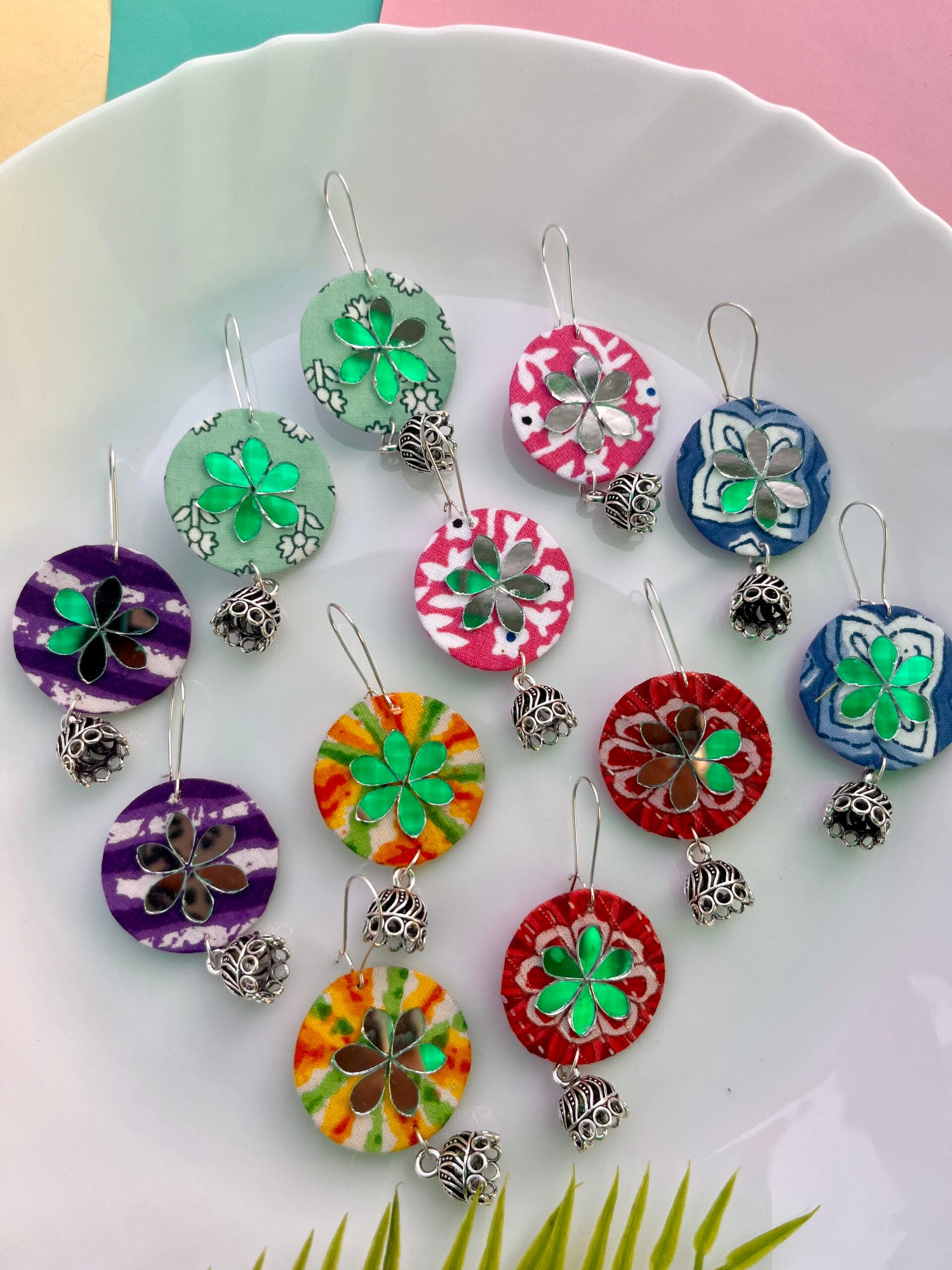 Party Return Favours-V image 0