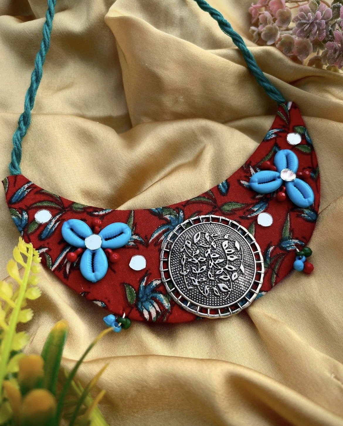 Red Shell Collar Neckpiece image 0