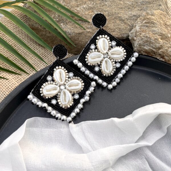 Desi Dangles-Square