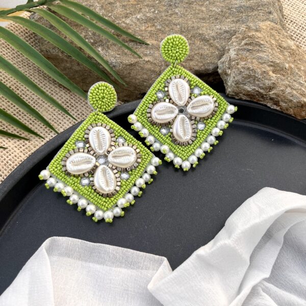 Desi Dangles-Square
